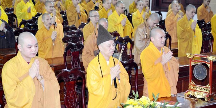 Ban Trị sự Phật giáo thị xã Đông Triều trao quà Tết cho các hộ nghèo và người gặp khó khăn do ảnh hưởng của dịch Covid-19 